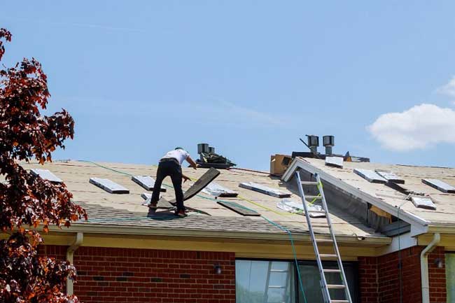 Roof Replacement Excellence: Why You Should Trust Licensed Roofers?
